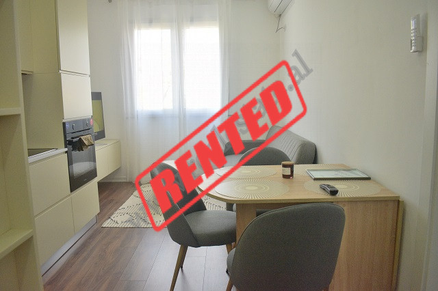 Apartment for rent near Elbasani street and the Ballet School in Tirana.
It is positioned on the 5t